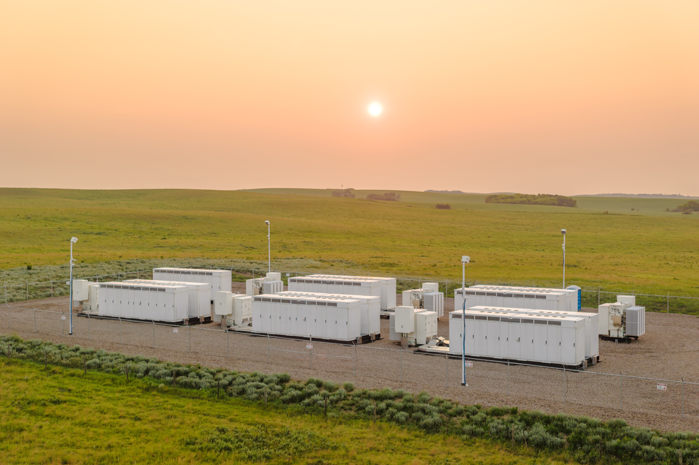 Batteriespeicher bei Sonnenaufgang